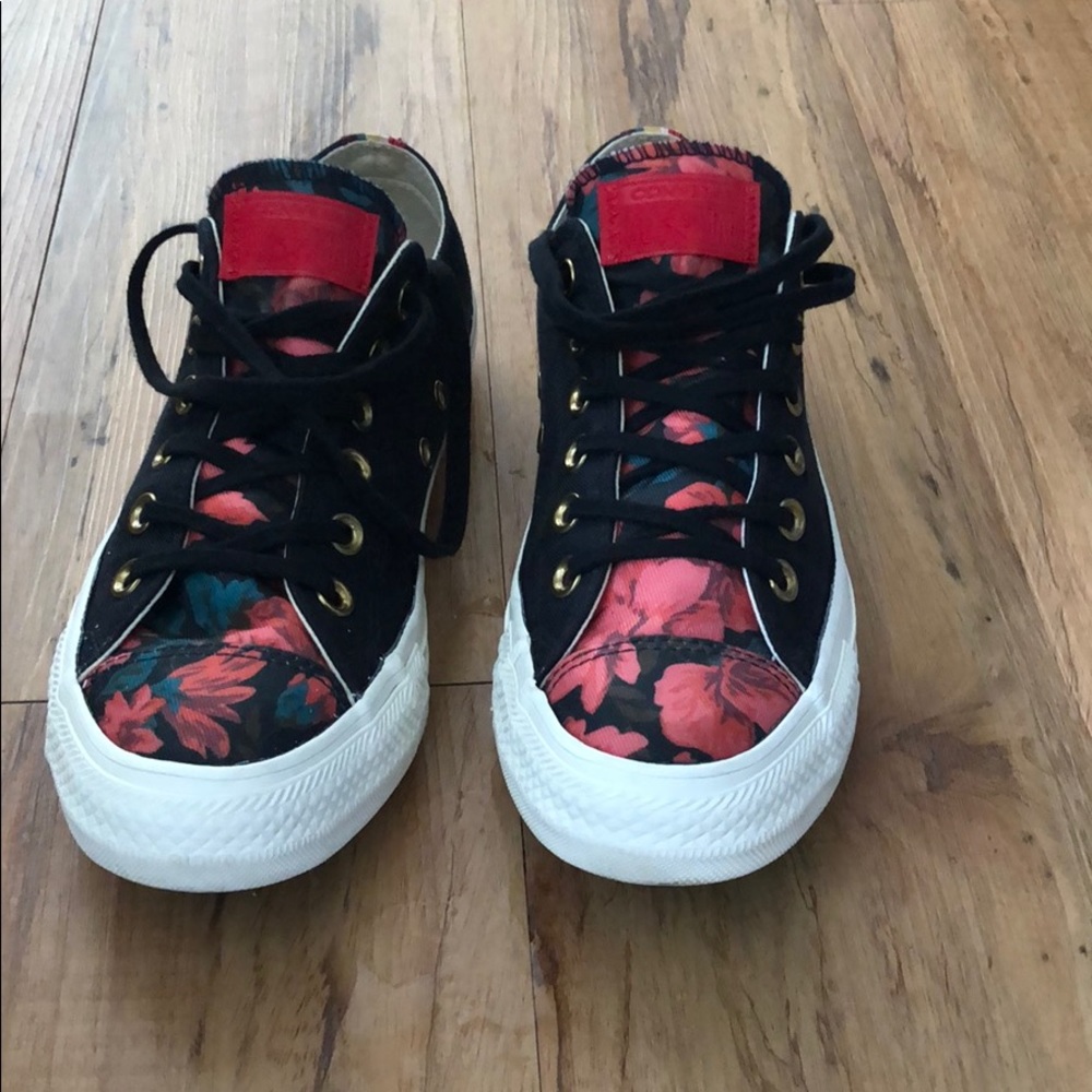 Women’s Converse sneaker.